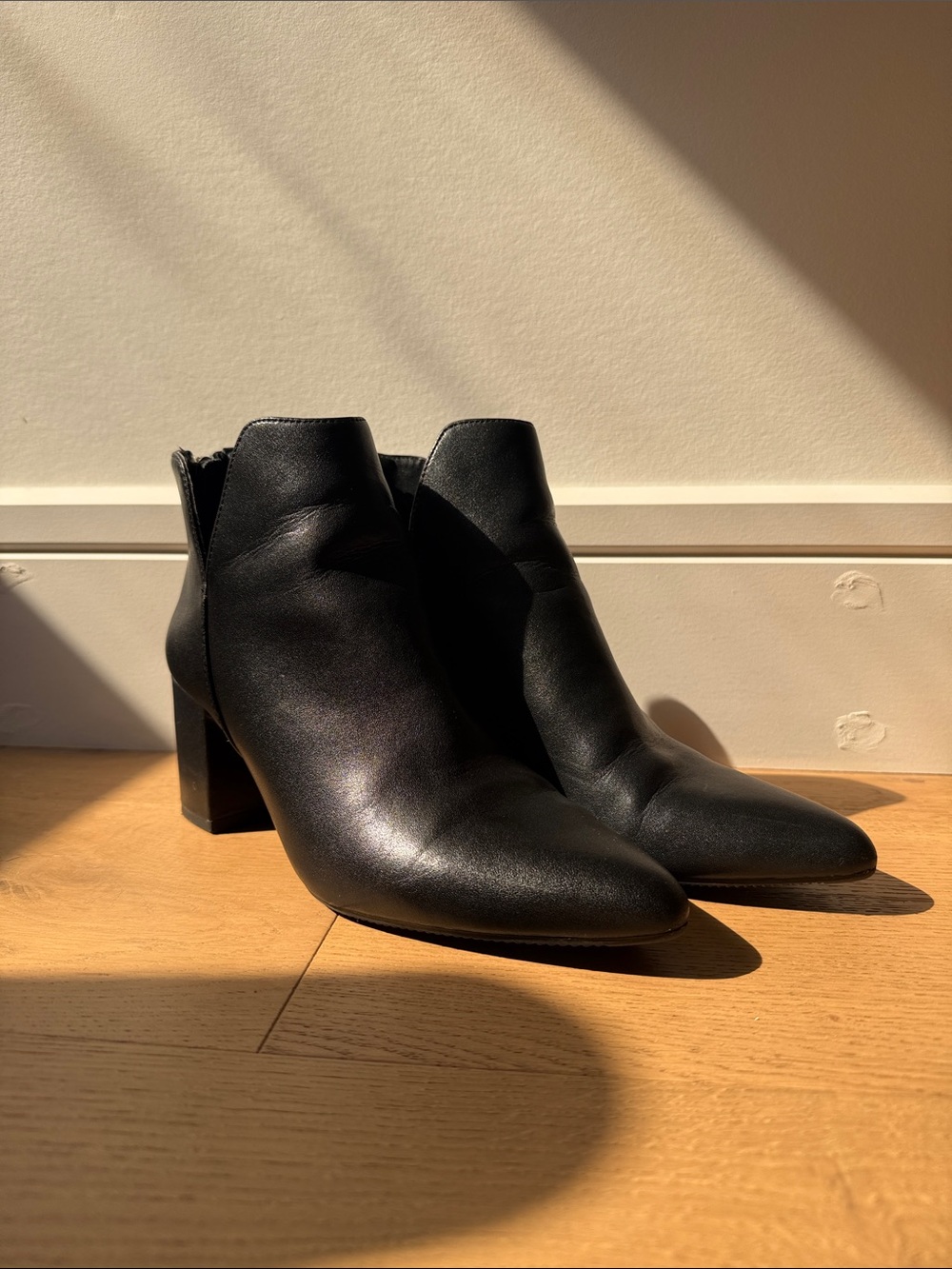 Blondo Tarah Waterproof Black Pointed Toe Leather Ankle Booties